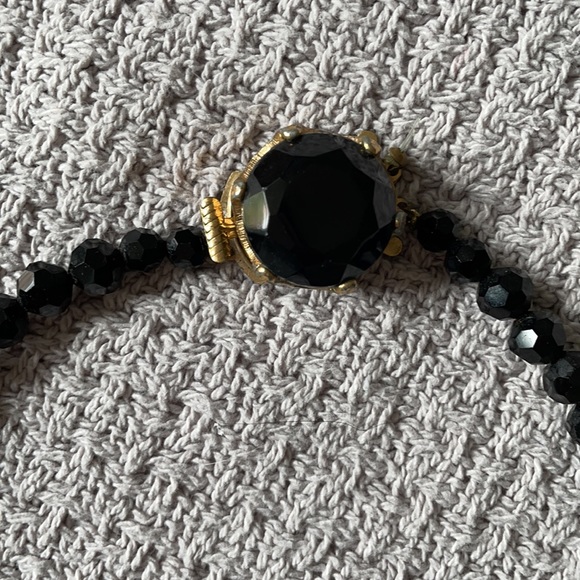 VINTAGE Black Beaded Gold Toned Clasp Necklace - Picture 2 of 3